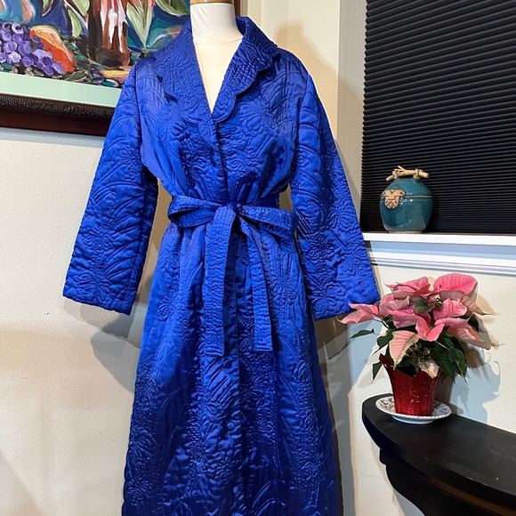 1970s Glamorous Royal Blue Iris Quilted Robe/ Housecoat or Evening Coat - Med - Picture 11 of 11
